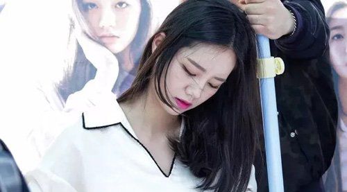 一刀切公主头显瘦又流行 国际范凸显的女孩子长发图片