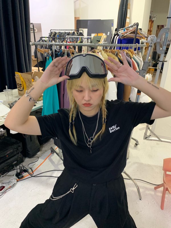 女生留狼尾长发照样帅到飞起