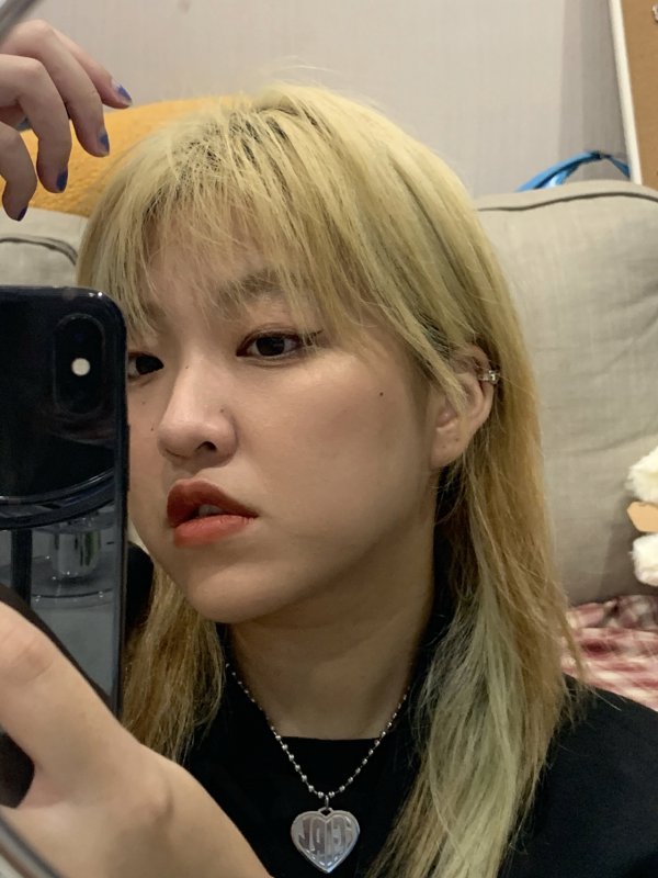女生留狼尾长发照样帅到飞起
