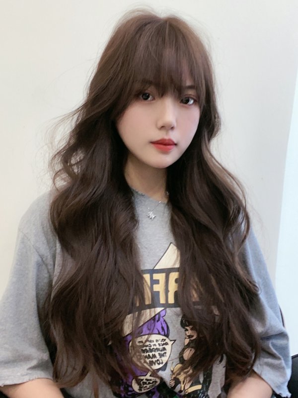 适合大脸圆脸女生长发烫发发型