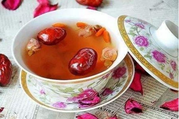 红枣泡水的功效与作用 红枣泡水的禁忌