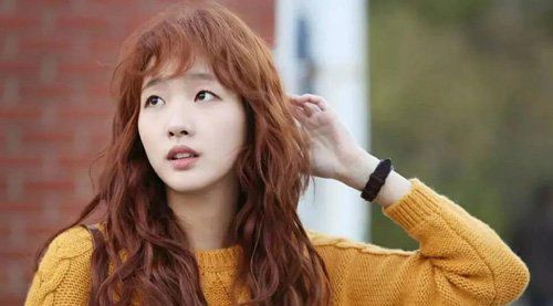 青春派女孩子卷烫发设计 前卫时尚的女生卷烫头图片大全