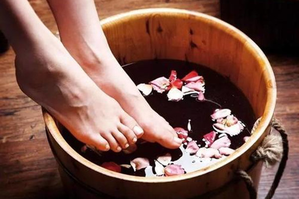 每天泡脚对身体有什么好处 每天热水泡脚能祛湿气吗
