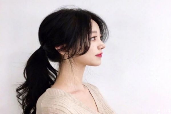 长发配八字刘海好看吗 八字刘海配什么短发