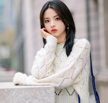 2021好看的中长直发,知性成熟的中分直发发型