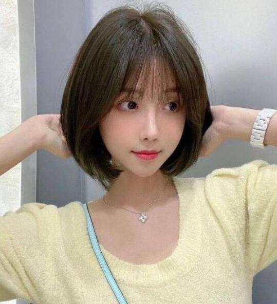 短发发型2021年最新款女,五官更加小巧精致