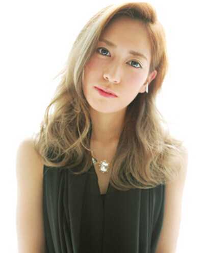 秋季日系中长发发型图片 打造唯靓女神范