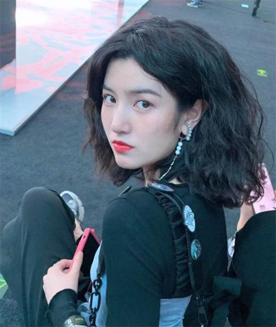 圆脸复古港风发型女,越留越好看的港风发型