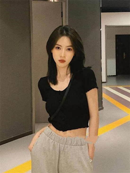 圆脸复古港风发型女,越留越好看的港风发型