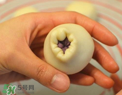蛋黄酥油皮怎么揉出膜？蛋黄酥油皮不出膜怎么办？