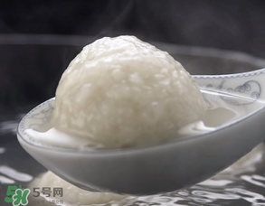 元宵面用凉水还是热水？元宵是用热水还是冷水调面粉？