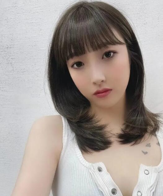 2021流行中长发直发 温柔长发任你挑选
