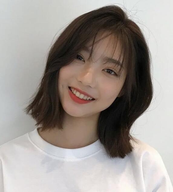 2022年的新款发型女,可温顺可帅气能够修饰圆脸