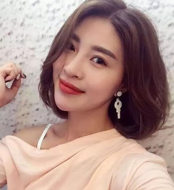 40岁女人最减龄发型,简单大方又优雅的烫发