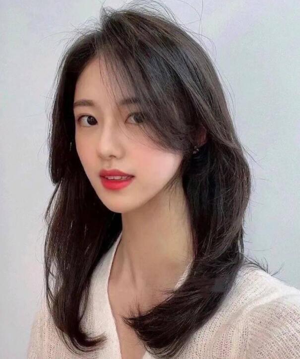 时尚发型女2021流行发型,打造出不同形象的女生气质