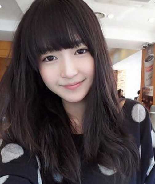 甜靓女生必备流行中长发发型图片