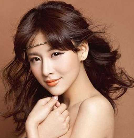 甜靓女生必备流行中长发发型图片