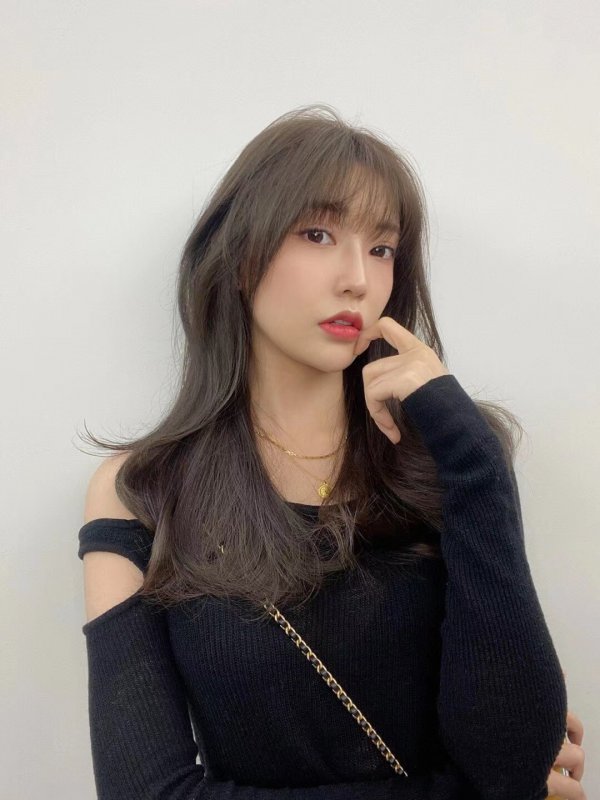 秋冬女生中长发韩式气垫烫发型
