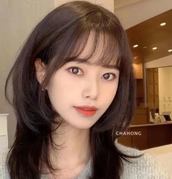 2021最火的发型女学生,2021年最火短卷发发型