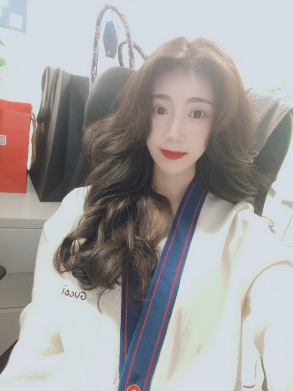 中长发发型烫发韩剧女主同款韩式气垫烫