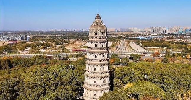 虎丘塔下面是谁的墓距今多少年，底下有什么秘密？