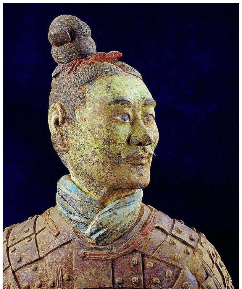 兵马俑最诡异的一张脸图片，兵马俑为什么不往下挖了？