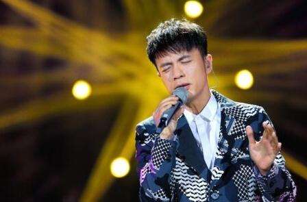 李克勤为什么叫白棱镜？李克勤和林子祥唱的什么歌