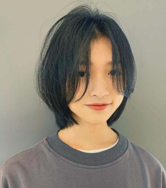 2022最火发型女发型,最受欢迎的直发发型