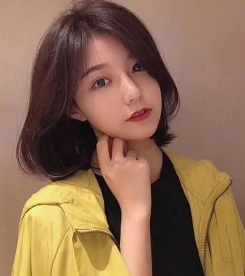 适合四十岁女人的卷发发型,换上马上让你年轻十岁