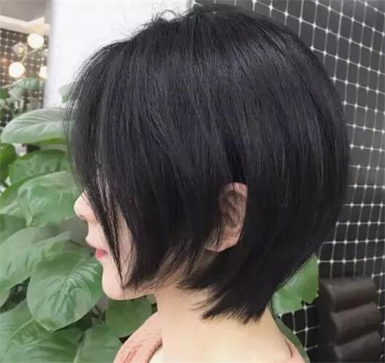 黑色短发女生发型图片 黑色短发适合什么样子的女生