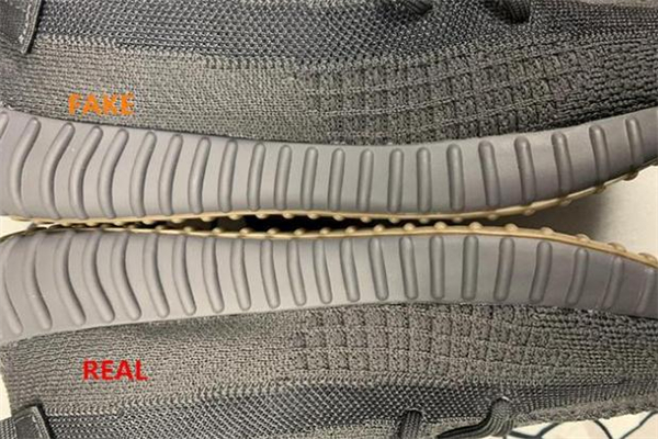 yeezy350黑生胶真假对比 椰子350黑生胶真假鉴定