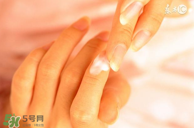 指甲上没有月牙是缺什么？指甲上没有月牙怎么补？