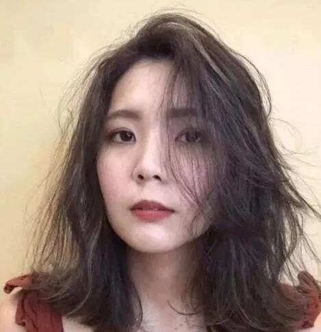 2021年最流行烫的卷发 随意自然长发发型