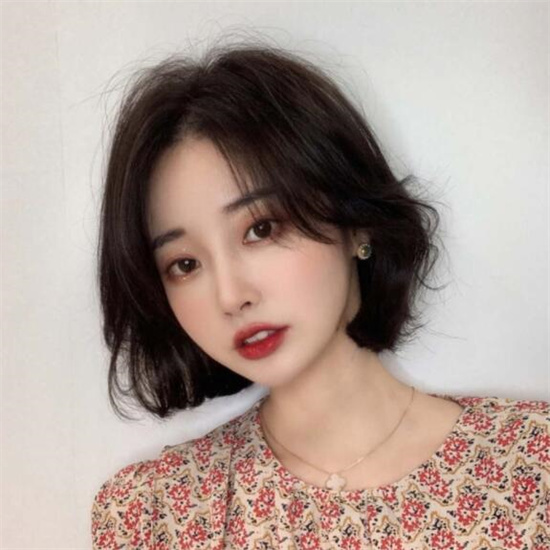 女生烫发发型中长发,适合所有脸形的卷发发型