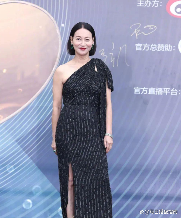 “脖子短”的女生，穿衣注意这几个细节就够了