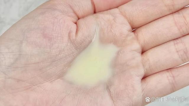 一到换季就容易脸红、脱皮？护肤时注意这2点