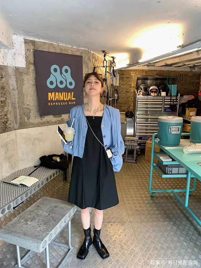 入秋后不建议单穿裙子了，可以试试这3种穿法，时髦好看又高级！