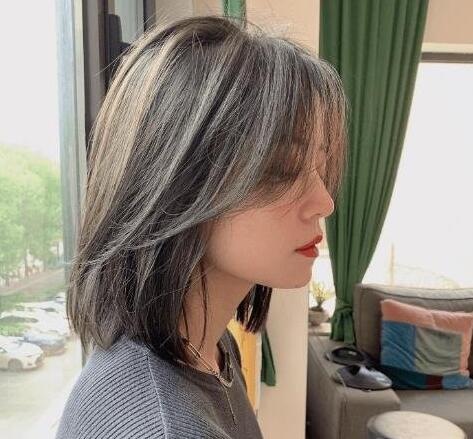 蓬松的直发发型2021,很显气质更加女神范!