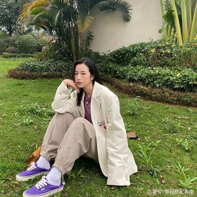 今年流行什么秋装？建议入手这“4款”单品，时髦百搭显气质！