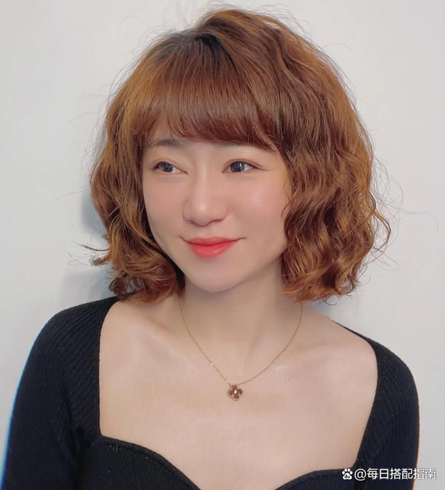 放弃你的“大妈卷”吧，女人40岁后更适合这5款