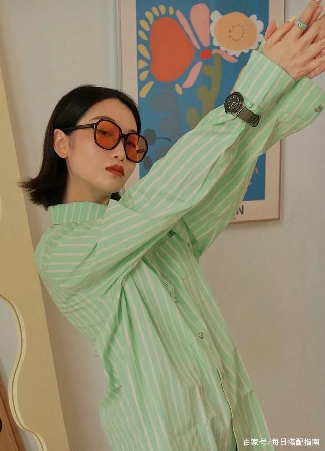 今年大火的“绿色”怎么搭配？教你几招“配色”技巧，显白又减龄！
