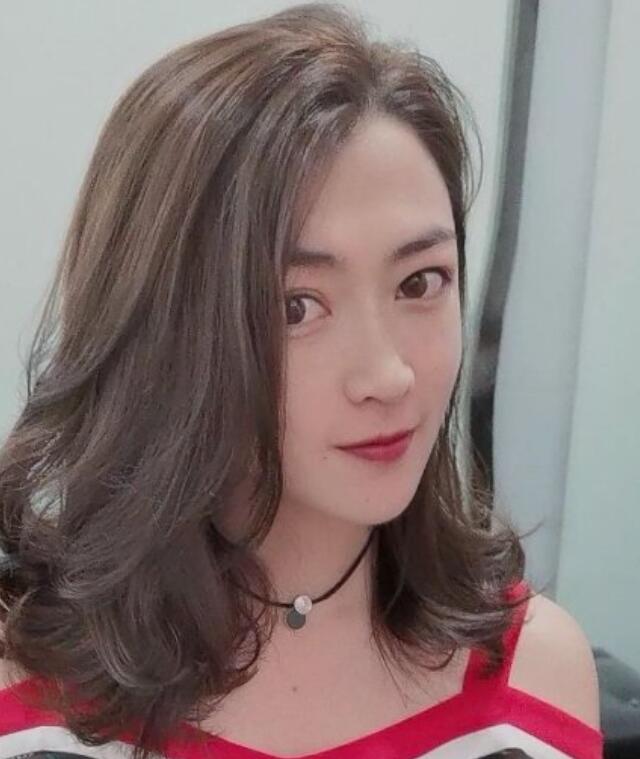 2021减龄中长发最新发型女,好好打理百搭会上瘾
