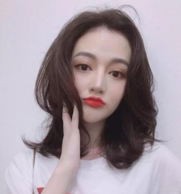 2021减龄中长发最新发型女,好好打理百搭会上瘾