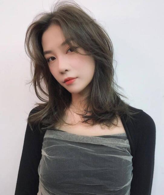 2021气质减龄发型女 更显优雅的韩式发型