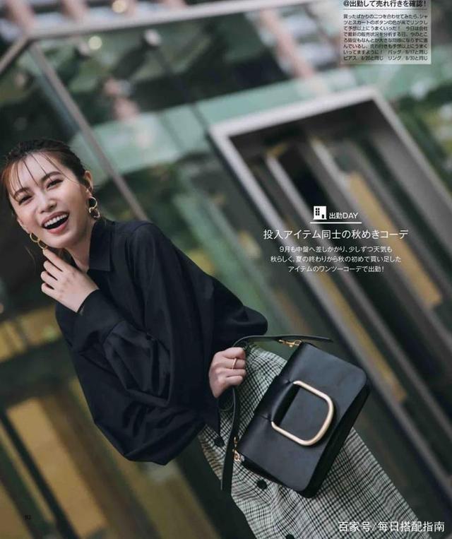女人上了年纪想显“贵气”，建议多穿这几类单品，减龄还显气质！