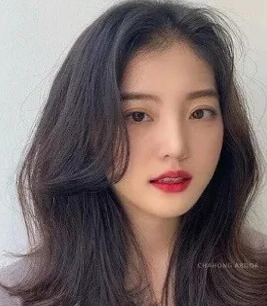 韩式发型女2021流行发型,卷发走在时尚尖端