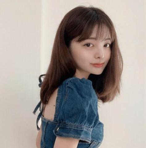 2022减龄中长发最新发型女,秋季精选的减龄长发