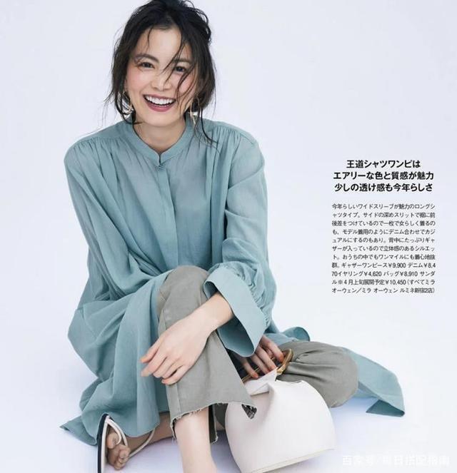 女人上了年纪想显“贵气”，建议多穿这几类单品，减龄还显气质！