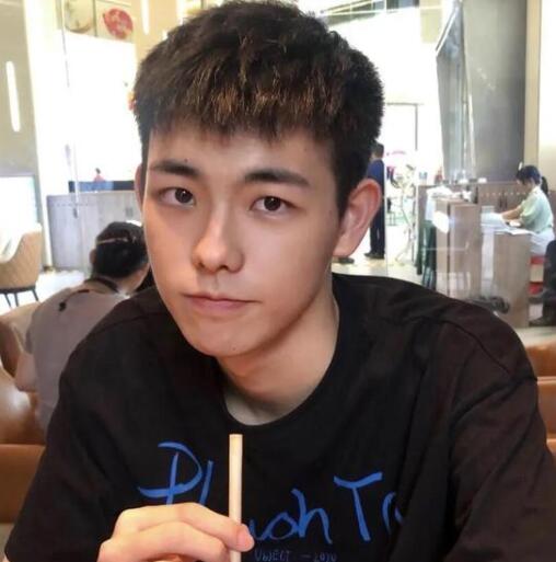 韩国男生发型2021潮流,非常值得一试的韩式发型