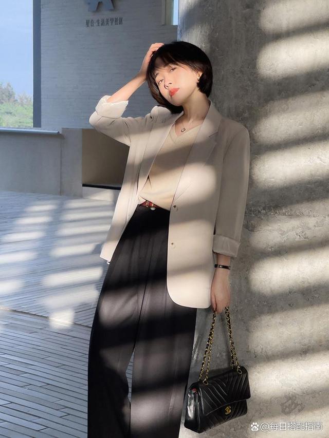 今秋流行这“4件上衣”，搭裙子、裤子都好看，而且还不挑人，很值得去选择。